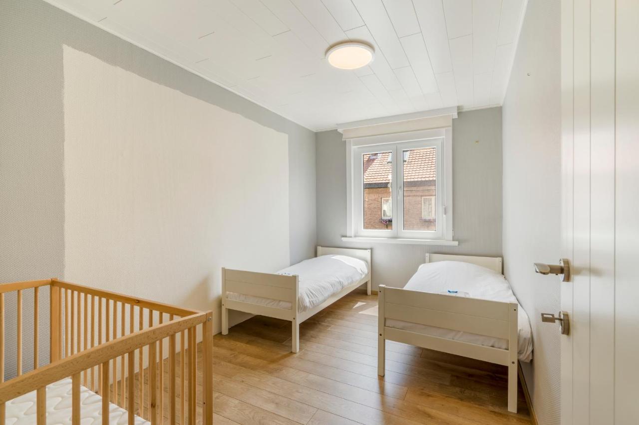 Lichtrijk, Charmant Rijtjeshuis Met 3 Slaapkamers 크노케-하이스트 외부 사진